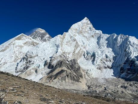 Z hory Kala Pattar uvidíte dechberoucí panorama: Everest, Nupce a Lhoce 